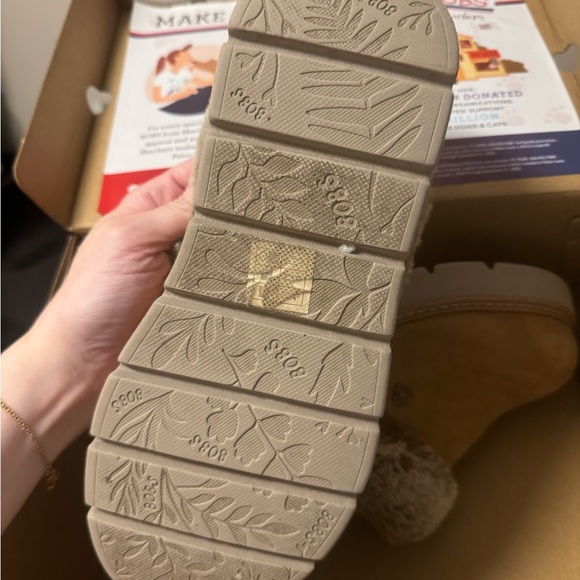 Women’s Indoor/Outdoor Slippers - Picture 4 of 4